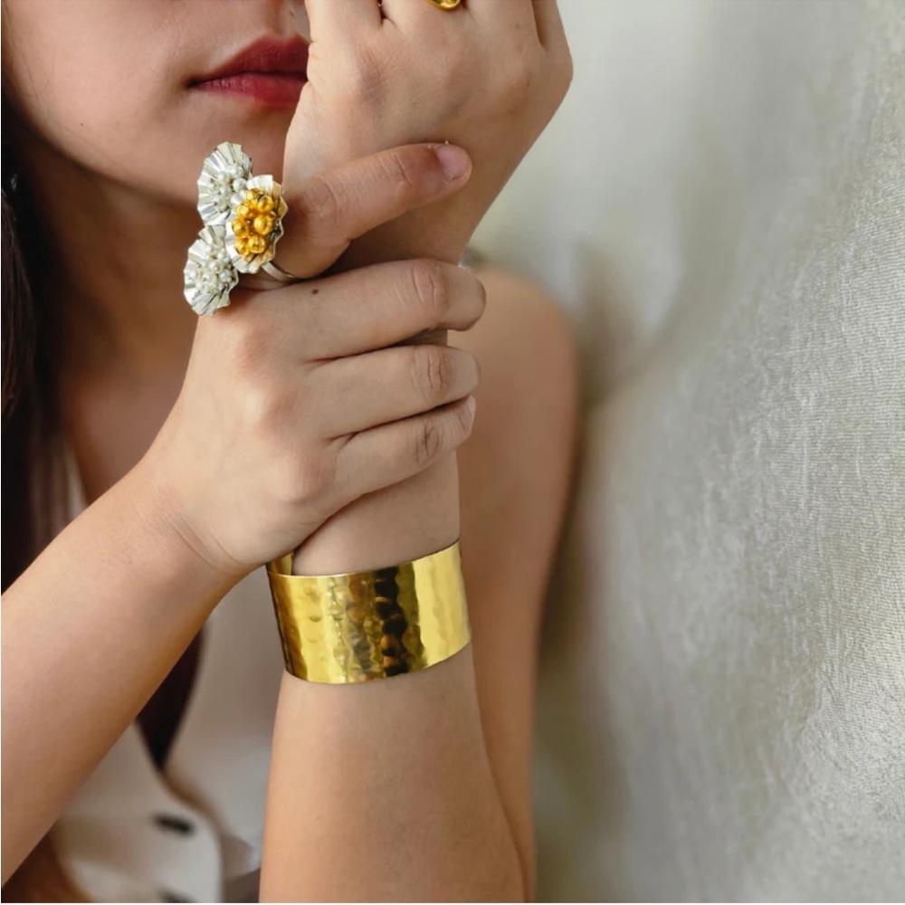 RAFFINE’ VINTAGE 10k GOLDEN HAMMERED CUFF 3” - Picture 9 of 9